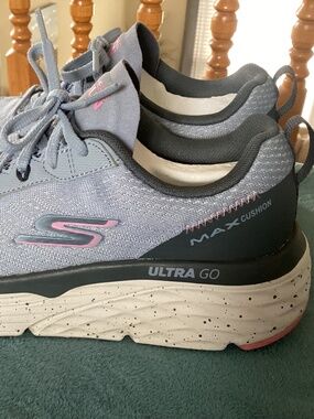 Skechers Go Run/Ultra Go Max Cushion Size 6